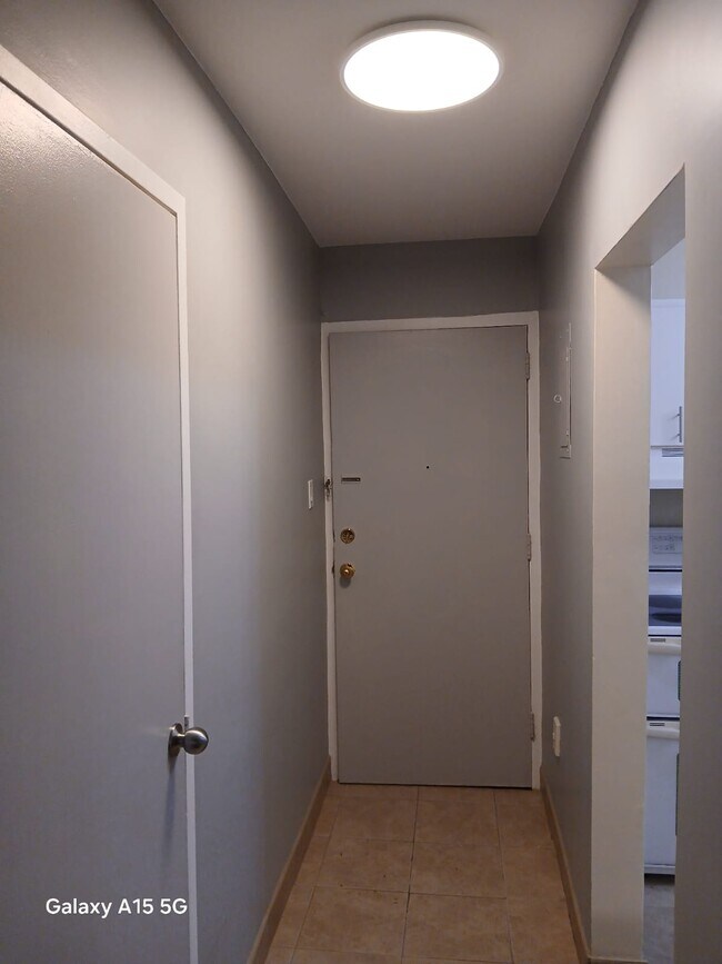 Unit entrance - 685 Wonderland Rd S Unit 1