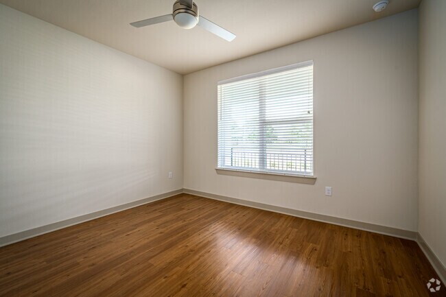 1BR, 1BA - 854SF