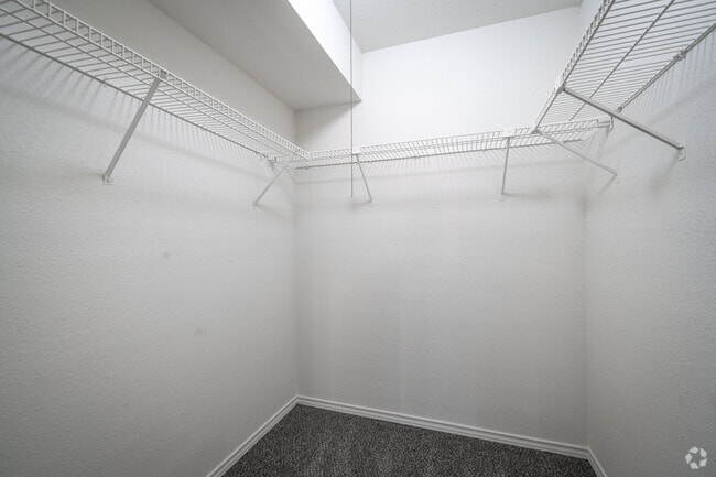 2BR, 2BA - 1,009SF - Primary Closet