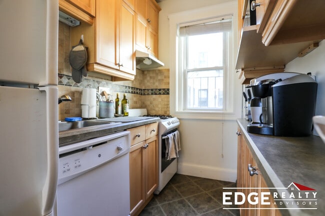 Building Photo - 1564 Commonwealth Ave Unit 9