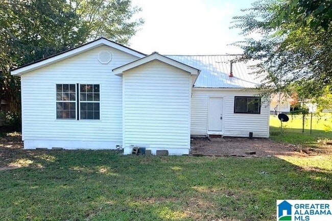 Photo - 425 Oak St