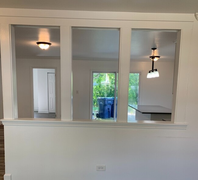 Photo - 946 Harvard Ln