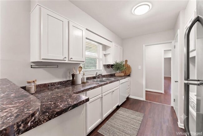Photo - 2352 Elmwood Cir SE