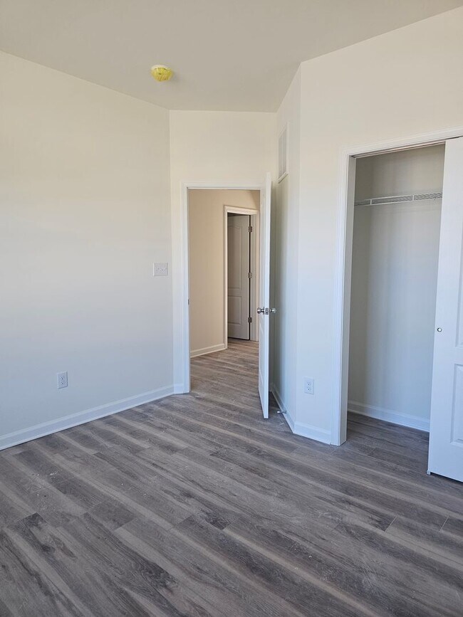 Photo - Brand New luxury home!