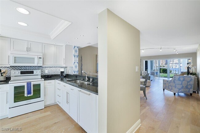 Photo - 355 Park Shore Dr Unidad 1-114