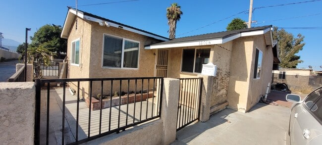Building Photo - 1801 1/2 Tyler Ave Rental