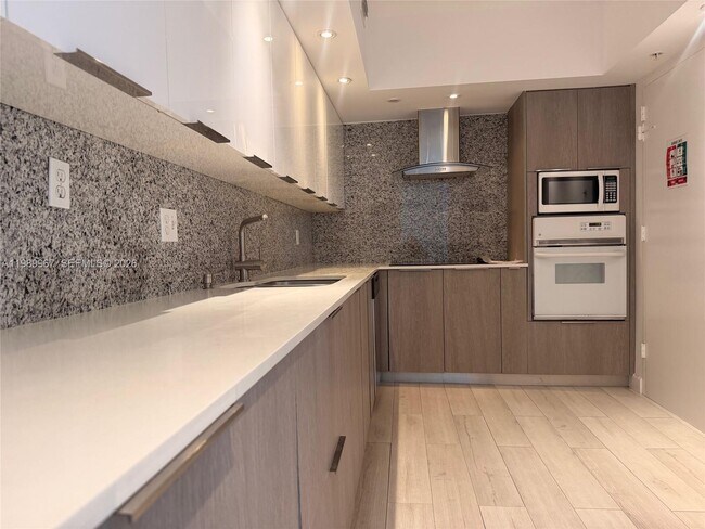 Photo - 4001 S Ocean Dr Unidad 8H