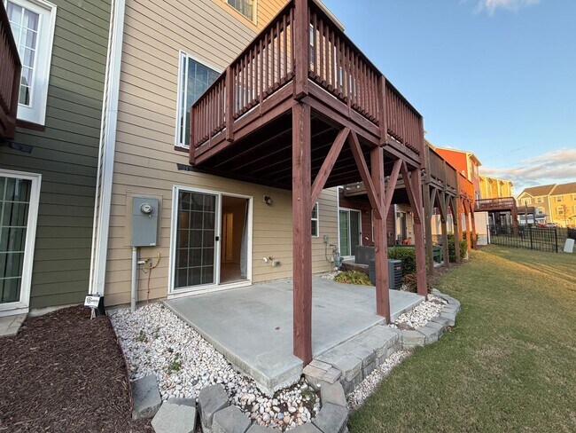 Photo - Like-New 4 Bedroom Townhouse