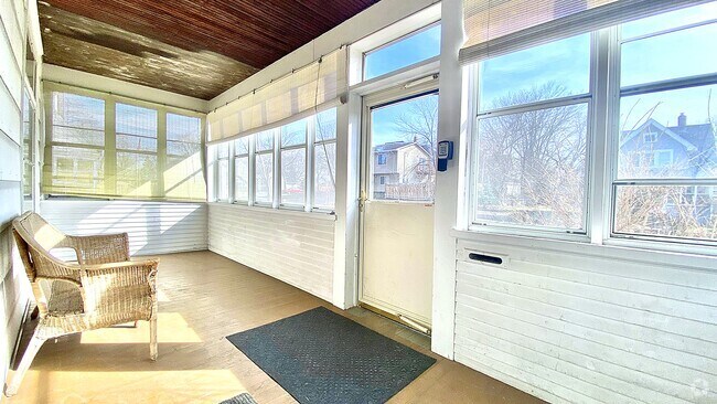 Building Photo - 1105 Minnehaha Ave E Unit #1 Rental