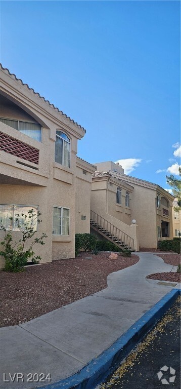 Building Photo - 7400 W Flamingo Rd Unit 1020 Rental