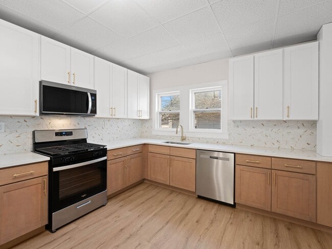 Photo - Spacious 5-Bedroom Rental with Backyard & Basement in Millville