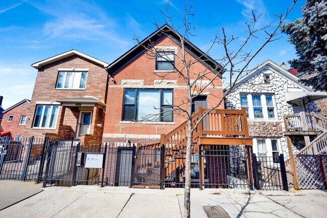 Building Photo - 3648 S Paulina St Unit 3648 S Paulina