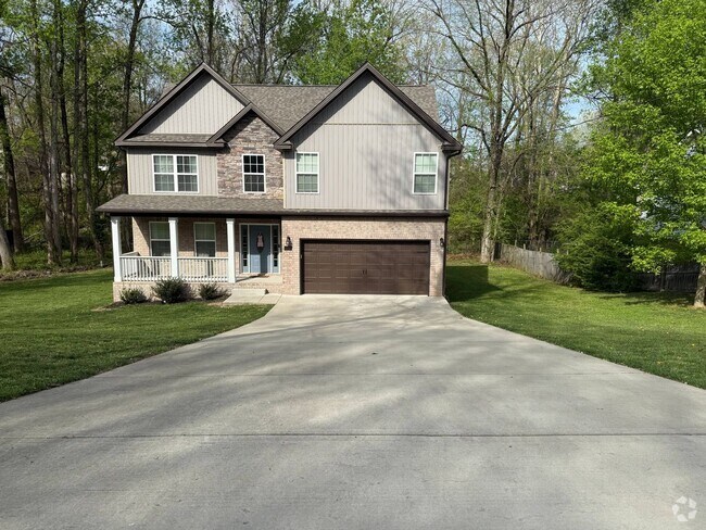 Building Photo - Pet Friendly Four Bedroom! Rental
