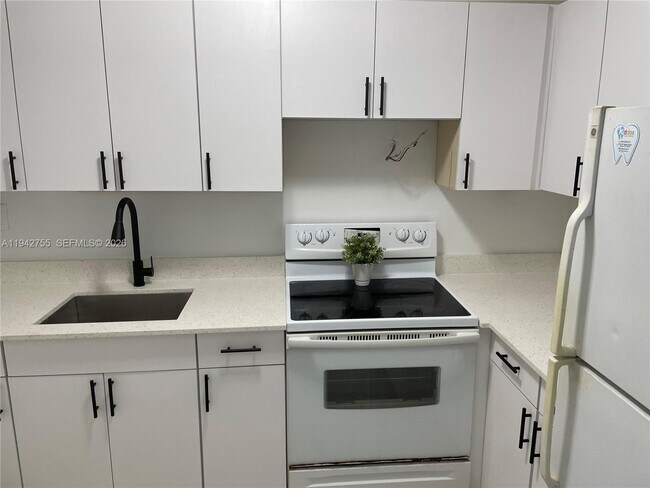 Photo - 142 SW 18th Ave Unit 19
