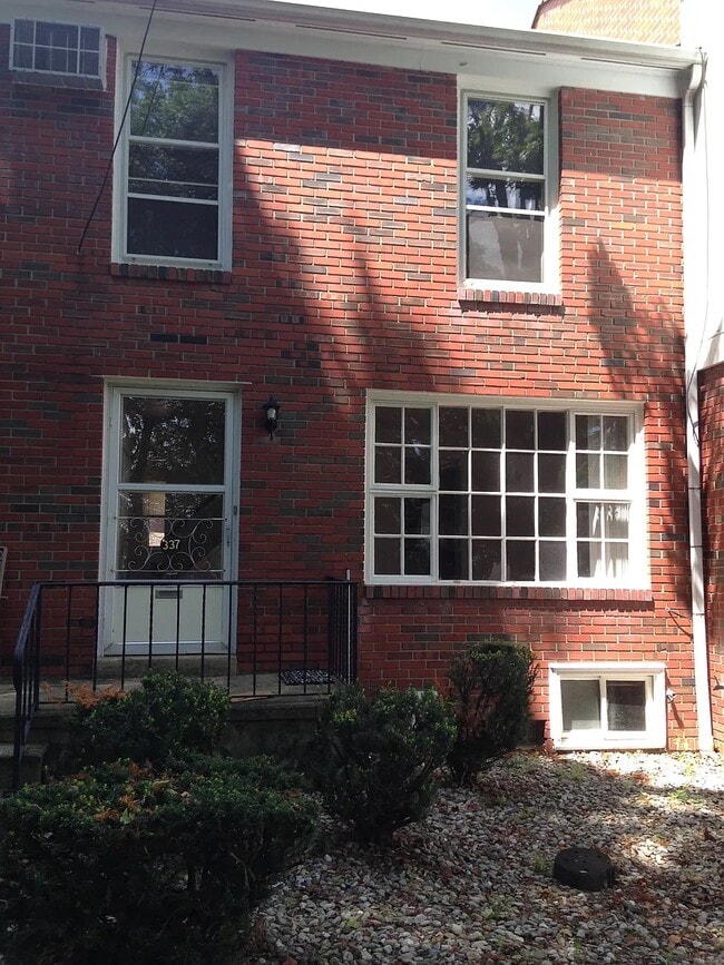 Photo - 339 E Walnut St