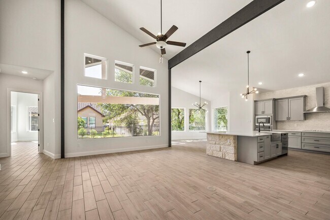 Photo - 515 Free Rein