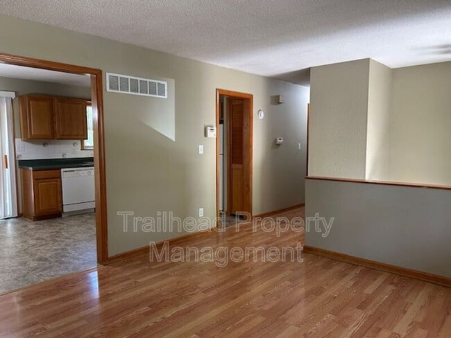 Photo - 401 SW Stoney Brook Ln