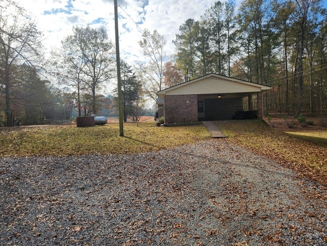 Photo - 3 Bedroom 2 Bath home in Newnan, GA Large Wooded Lot - Rural Setting