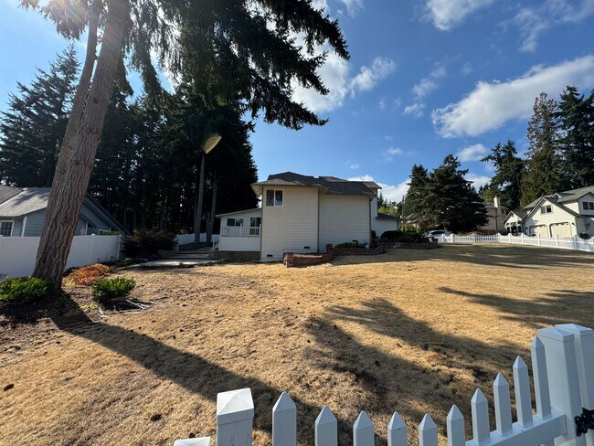 Photo - 979 NW Calypso Cir