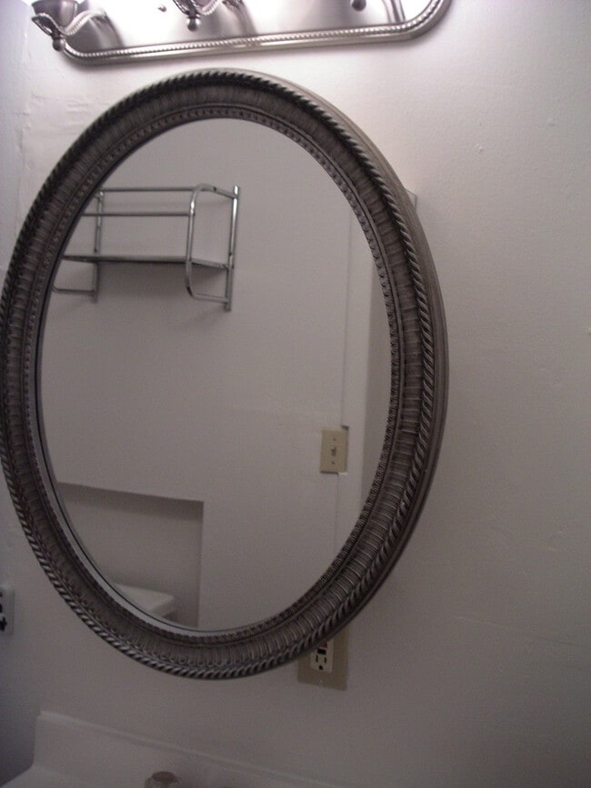 Photo - 512 14th St Unit Great upper Tree house 1 Bedroom