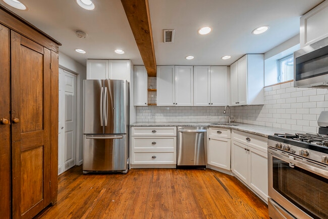 Photo - 1709 W Barry Ave