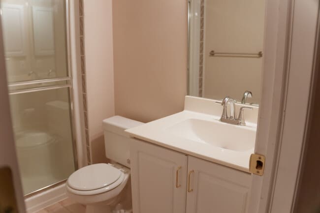 Photo - 586 Regal Pike NE