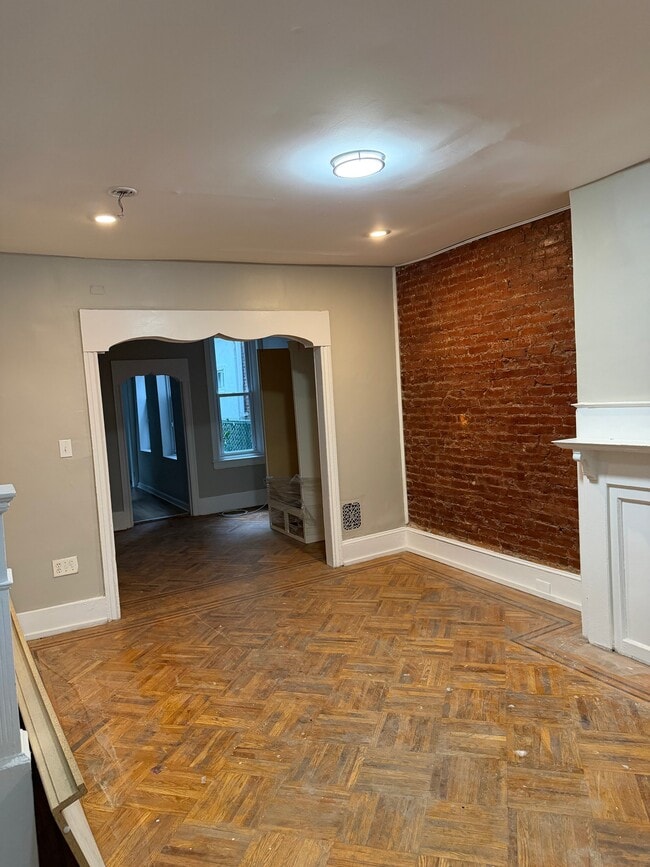 Photo - 1370 Narragansett St