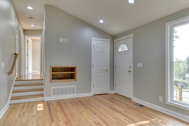 Photo - 5710 N 68th St