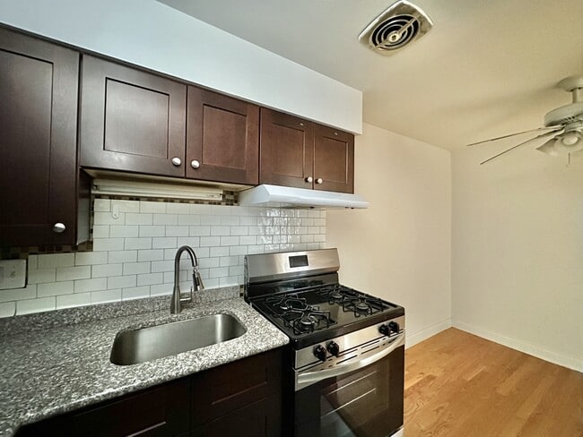 Photo - 3710 N Pine Grove Ave Unit 804