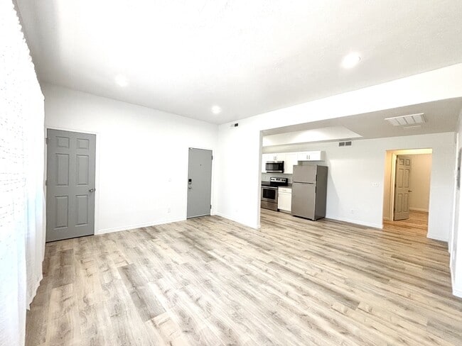 Building Photo - 1090 S 1100 E Rental
