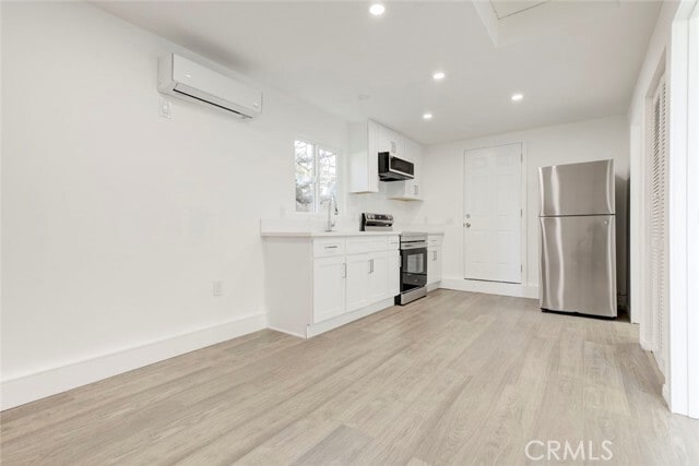 Photo - 16503 Kingsbury St