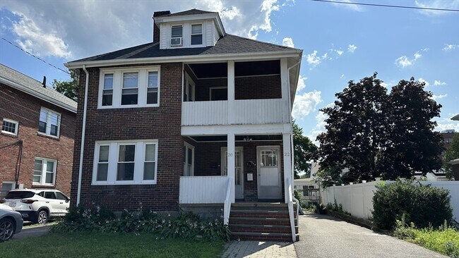 Building Photo - 20 Lenglen Rd Unit 1