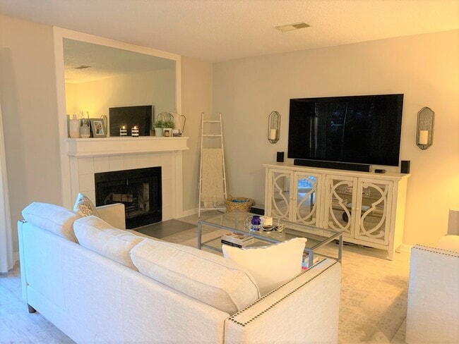Photo - 5011 Sharon Rd Unit A