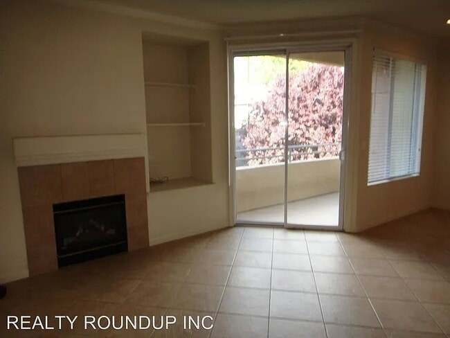 5201 Laguna Oaks Dr Unidad 126