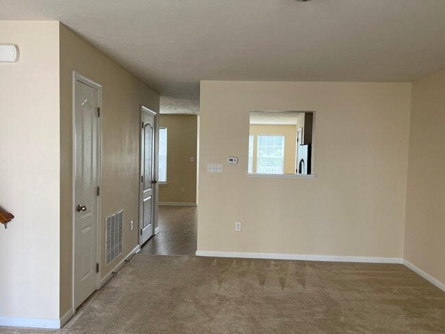 Photo - 325 Falcon Run