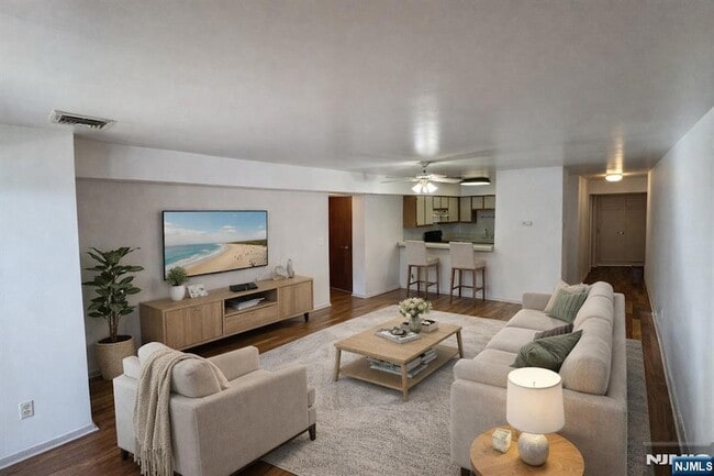 Building Photo - 19 Plauderville Ave Unit 101