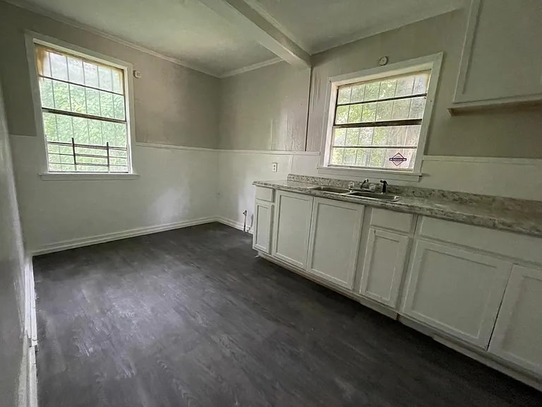 Photo - 450 Derrick St