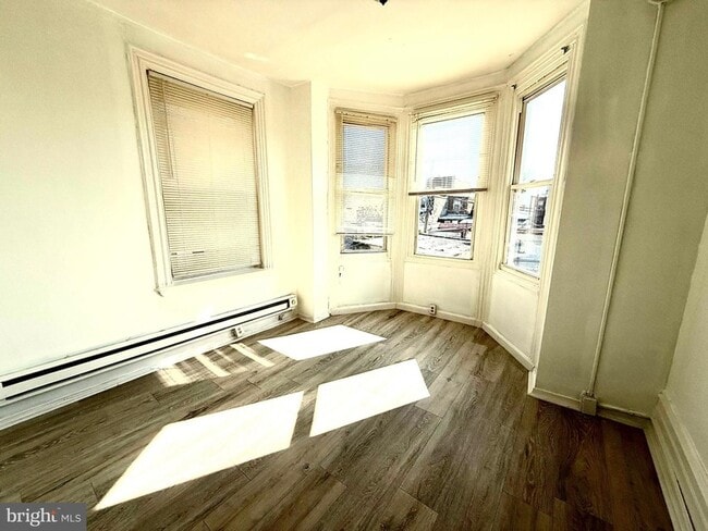 Building Photo - 2013 E Stella St Rental
