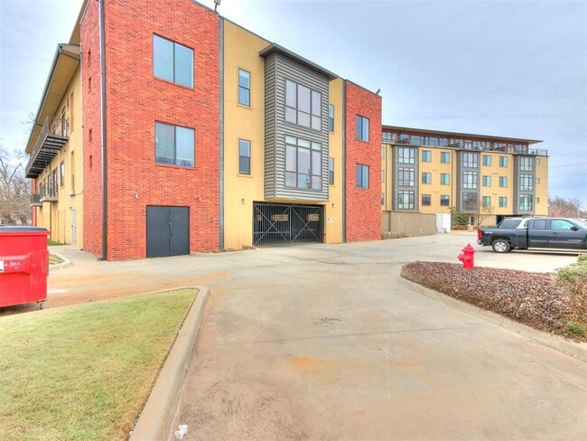 Building Photo - 401 Boyd St Unit 211