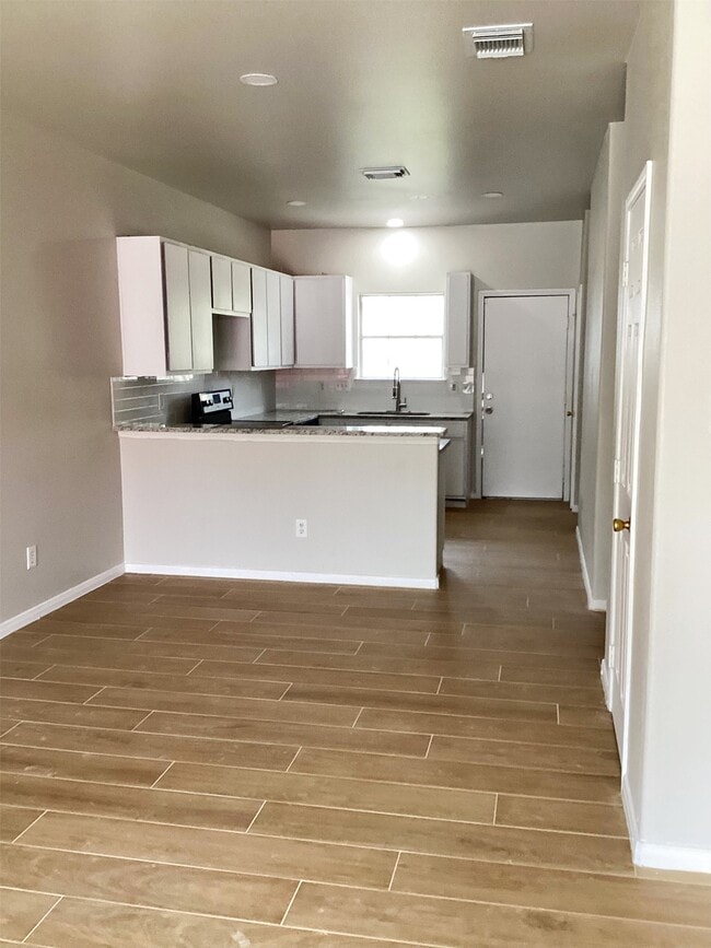 Photo - 10445 Wicklowe St