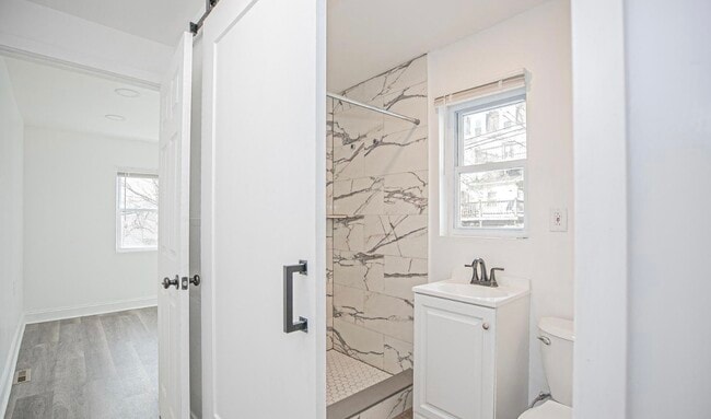 Photo - 6170 Lawnton St