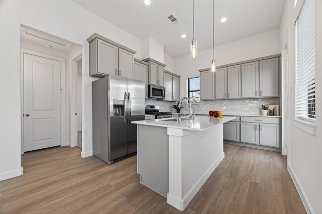 Building Photo - 1213 Mercantile St