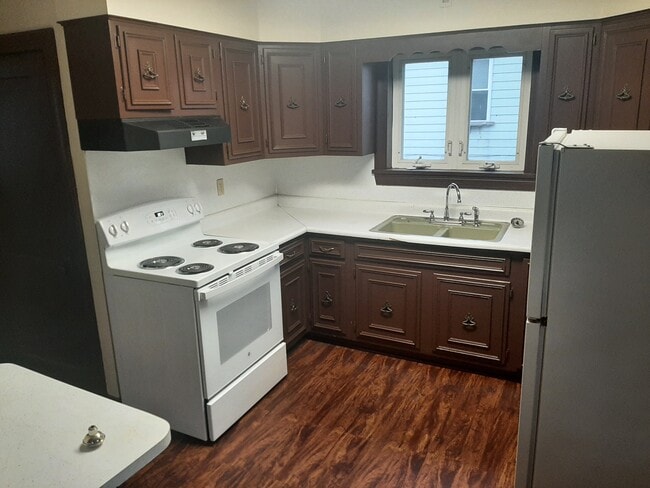Building Photo - 157 W 7th St Rental