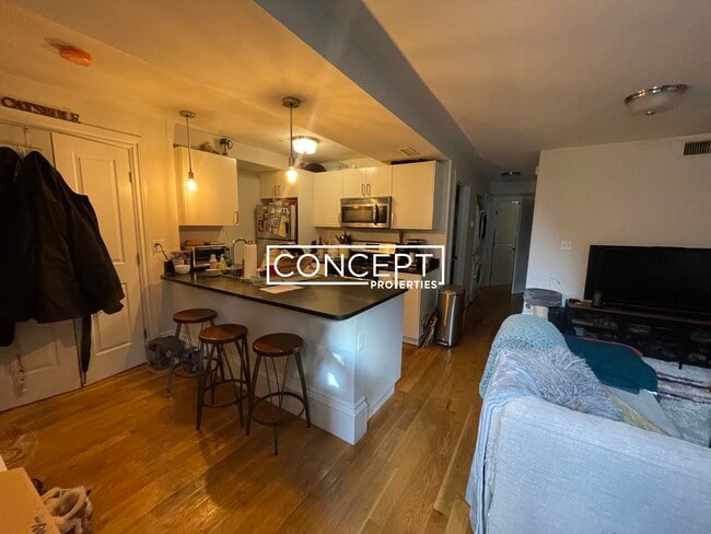 Building Photo - 656 Massachusetts Ave Unit 1TS