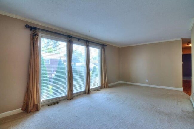 Photo - 3 bedroom / 2 bath ranch!