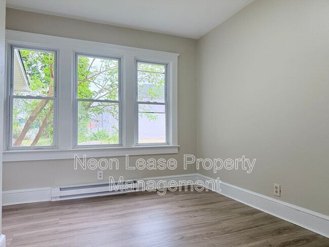 Photo - 102 Montgomery St