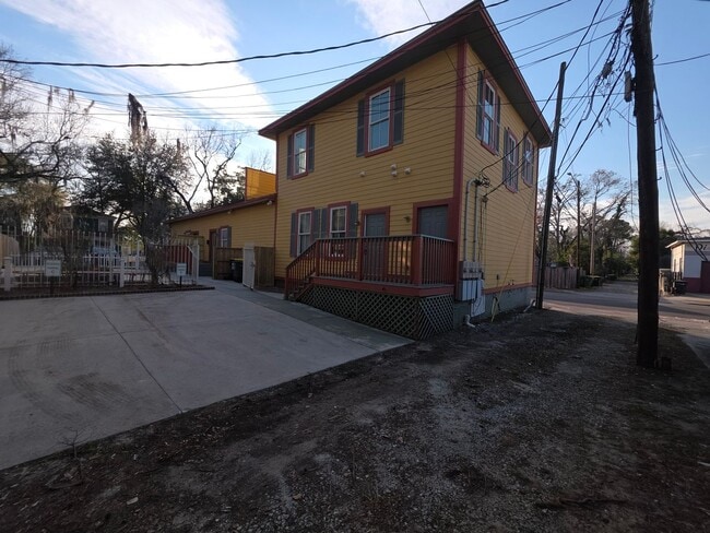 Photo - 1102 E 33rd St Unidad 1102 E. 33rd St  D