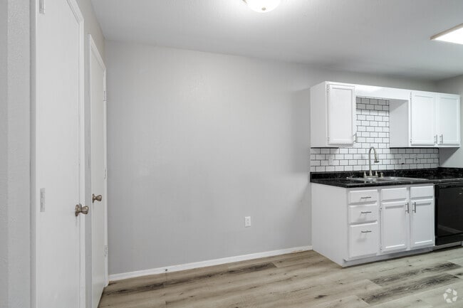 2BR, 2BA - 1,025SF - Dining Room