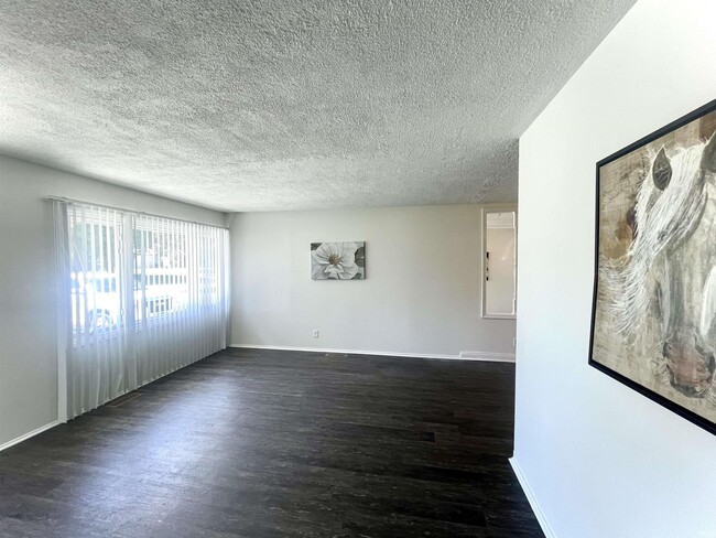 Photo - 110 N Tyrone Dr