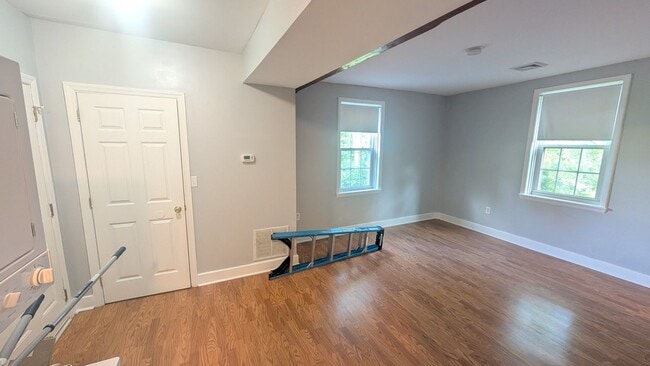 Building Photo - Creekside 1BR with Central Air and W/D Unit Apartment 5